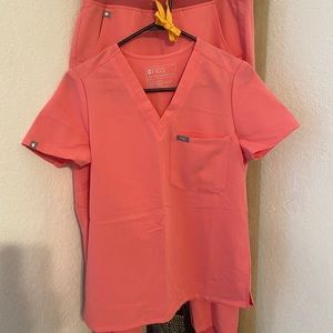 4 pair Figs Scrubs *NEVER WORN* Top XS, Bottom SM